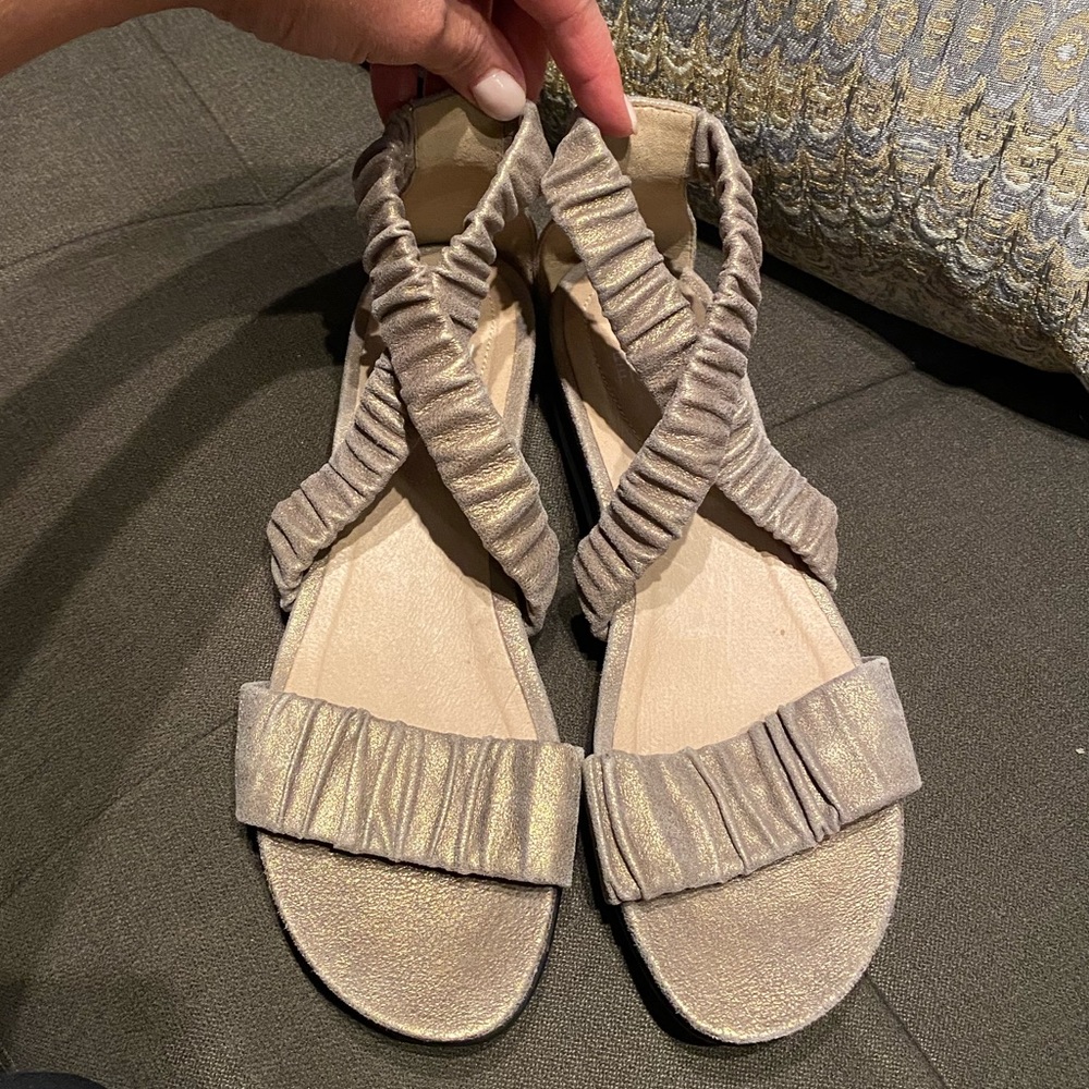 Eileen Fisher Dylan Ribbed-Strap Shimmer metallic leather sandal (8 woman)